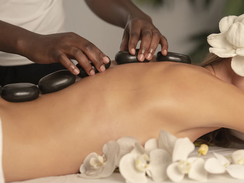 Masaje con piedras calientes a domicilio en Marbella